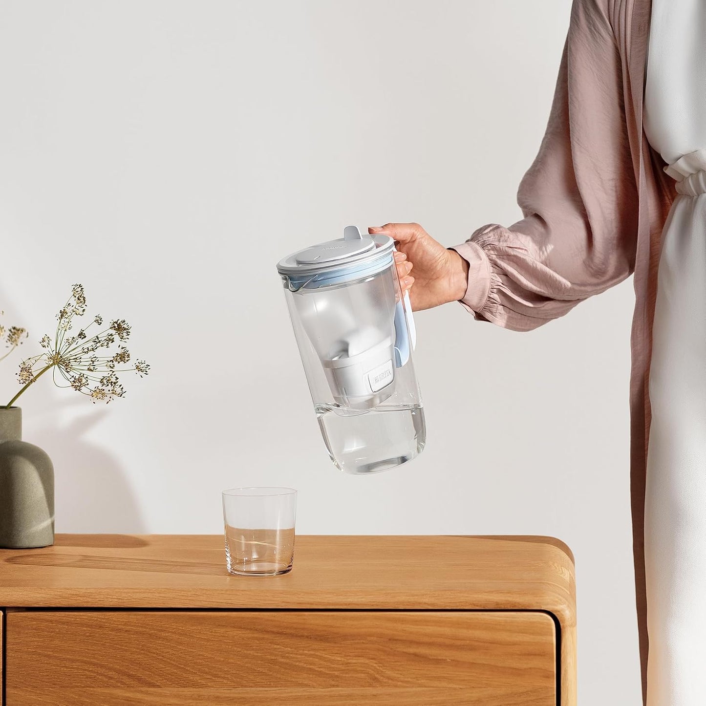BRITA Glass Water Filter Jug Light Blue 2.5L – Premium Borosilicate Glass Pitcher with MAXTRA PRO Cartridges & Smart Light Indicator