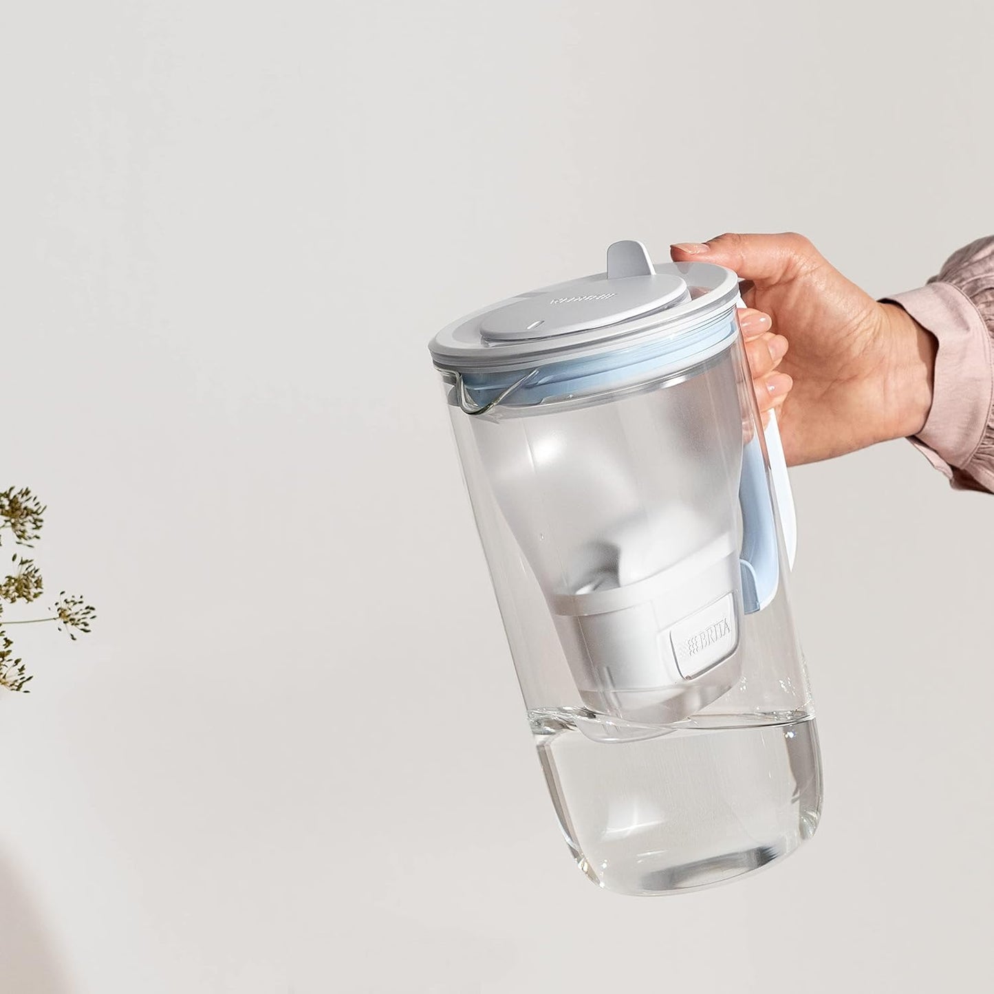 BRITA Glass Water Filter Jug Light Blue 2.5L – Premium Borosilicate Glass Pitcher with MAXTRA PRO Cartridges & Smart Light Indicator